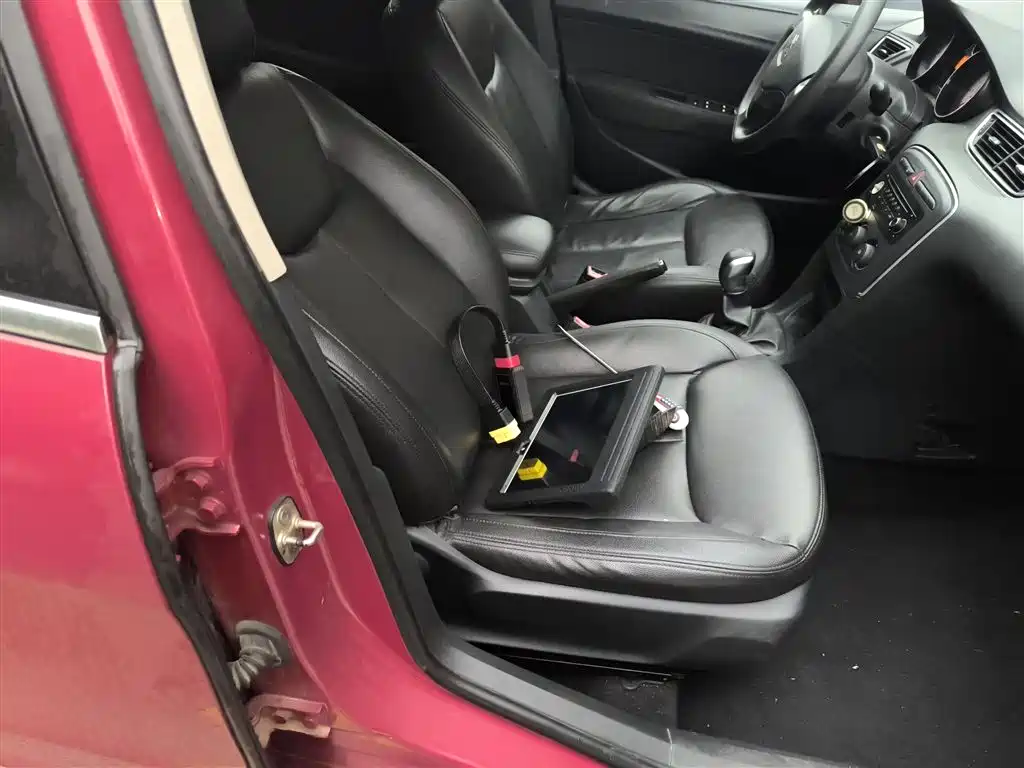 Peugeot 308 2014 Model Joy Edition Classic 1.6L Manual Superior Style фото 25