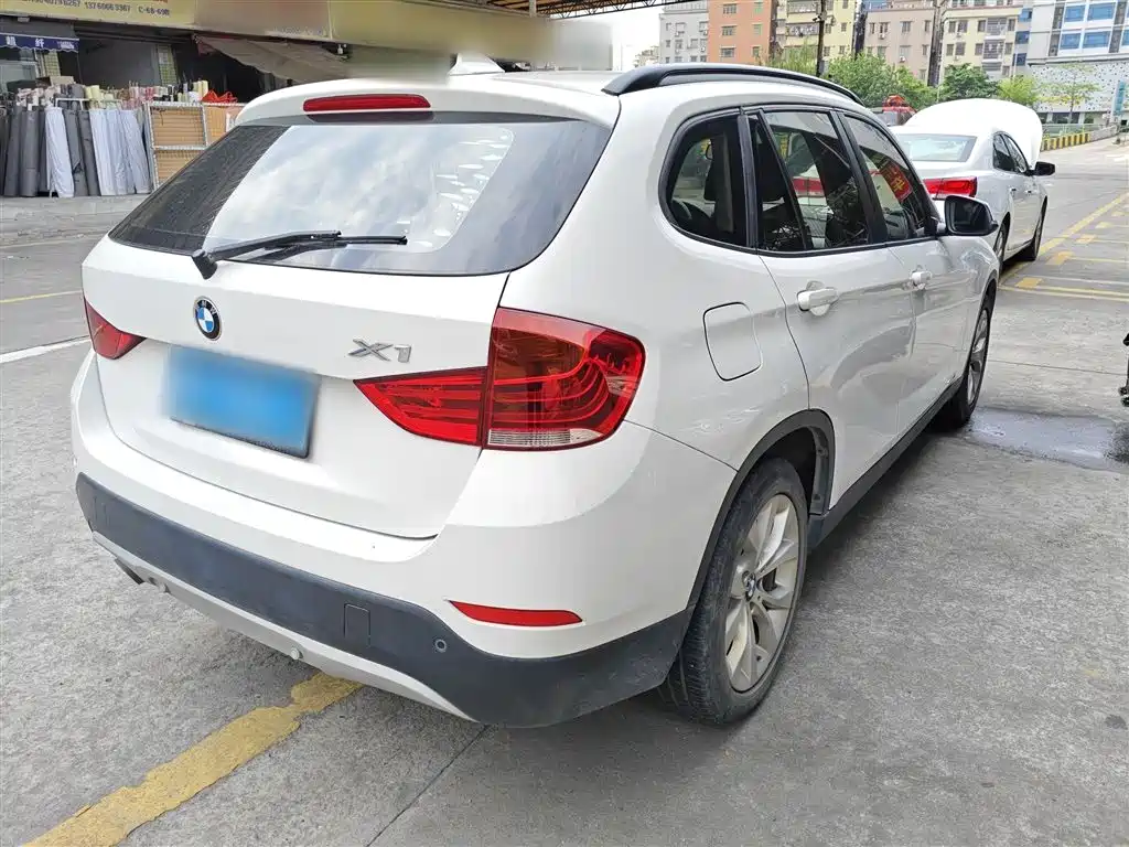 BMW X1 2013 sDrive18i Leading фото 7