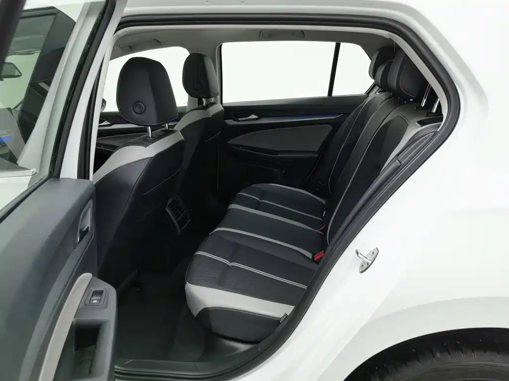 Volkswagen Golf 2025 2025 Facelift 300TSI Pro