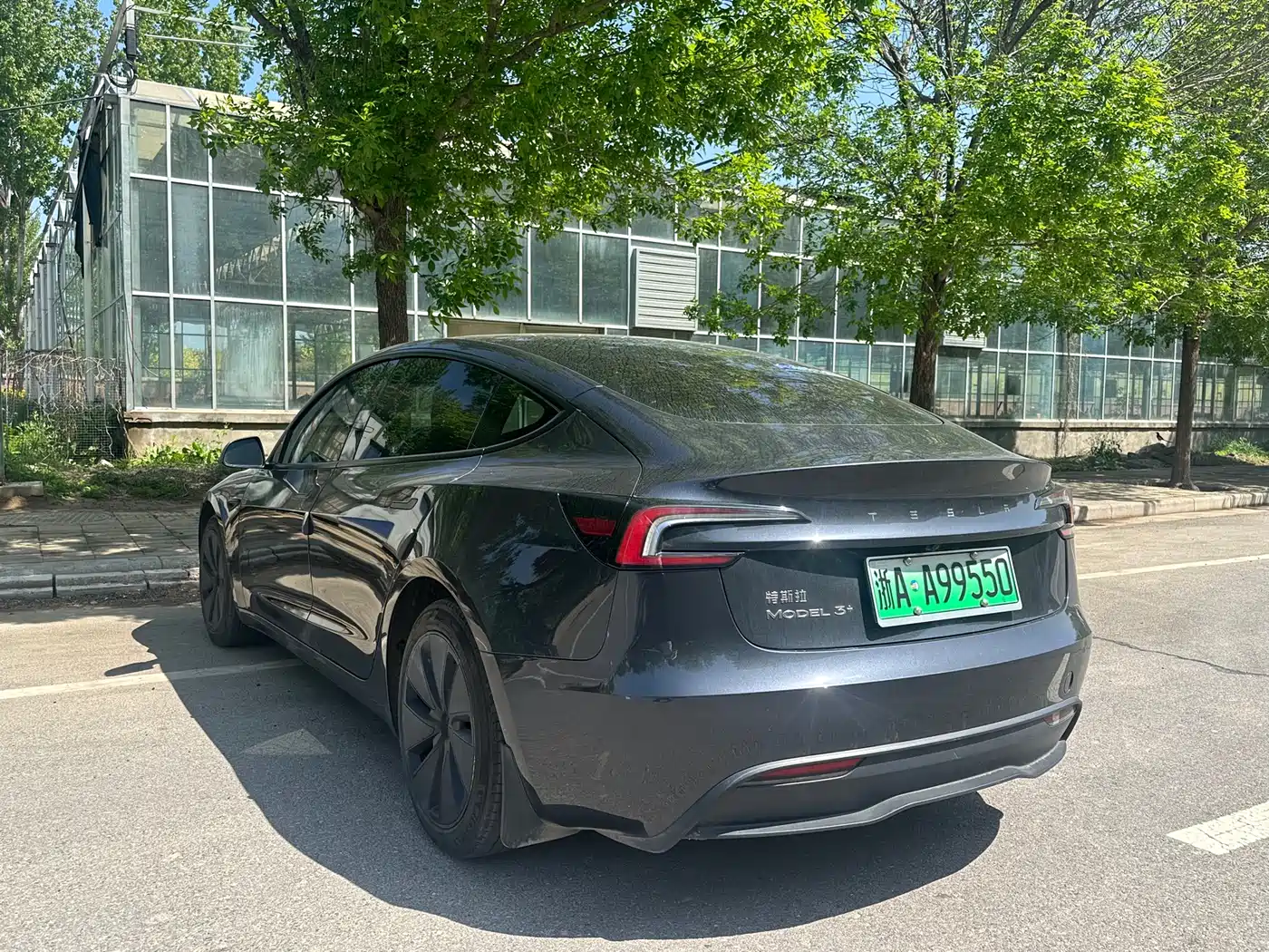 TESLA MODEL 3