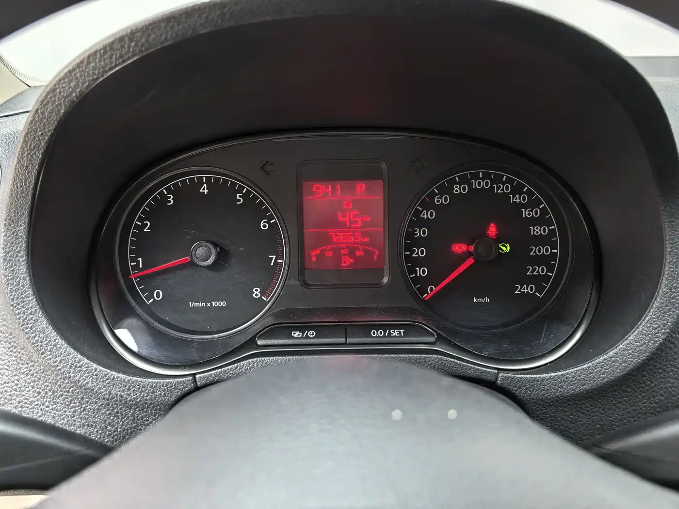 Volkswagen Polo 2013 1.6L Automatic Comfort Edition фото 13