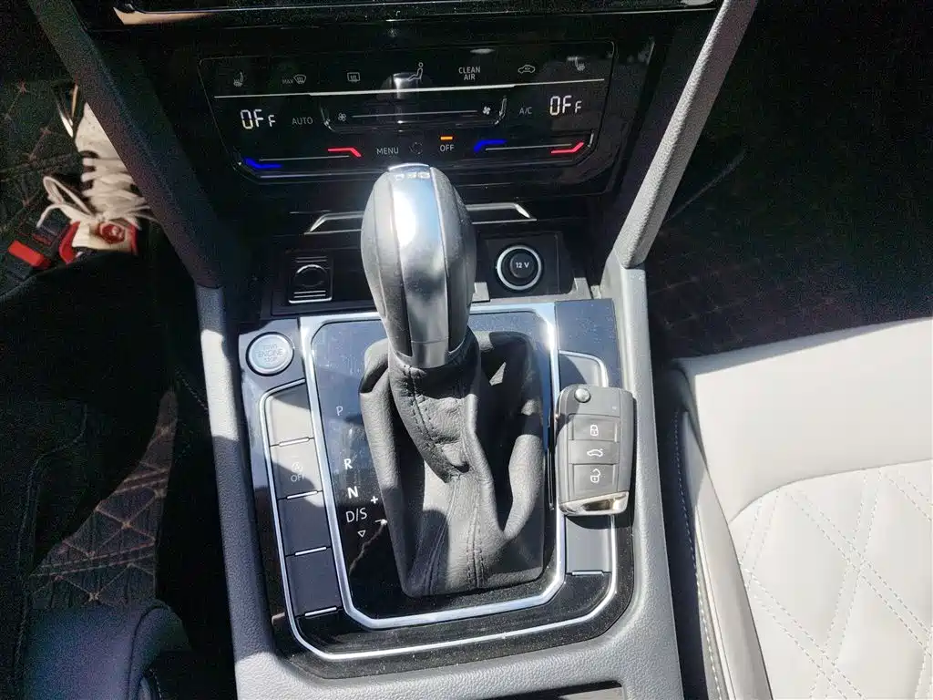 Volkswagen Magotan 2025 Facelift Public Edition 280TSI DSG Luxury фото 14