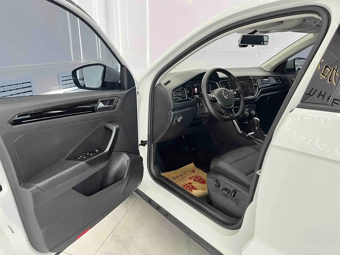 VOLKSWAGEN T ROC EXPLORING SONGS