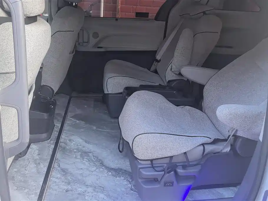 Toyota Sienna 2024 2.5L Hybrid Comfort Edition фото 11