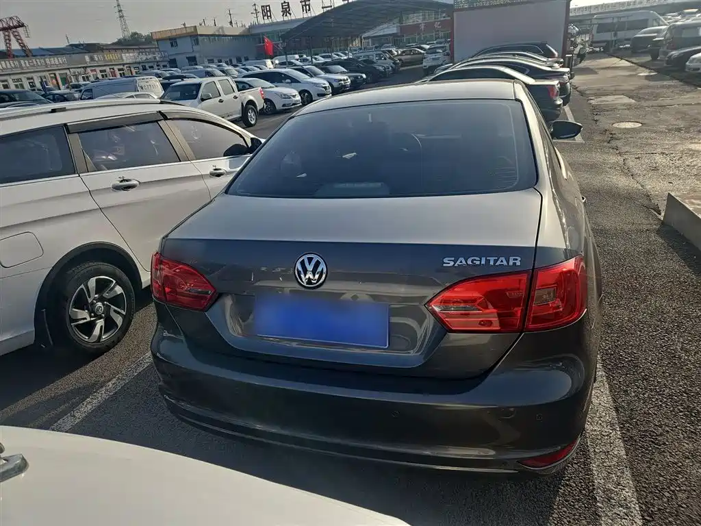 Volkswagen Sagitar 2014 Facelift 1.6L Automatic Comfort фото 9