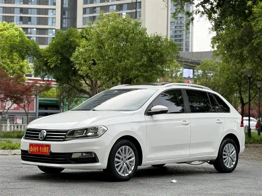 Volkswagen Santana 2017 Gran Santana 1.6L Auto Luxury фото 3
