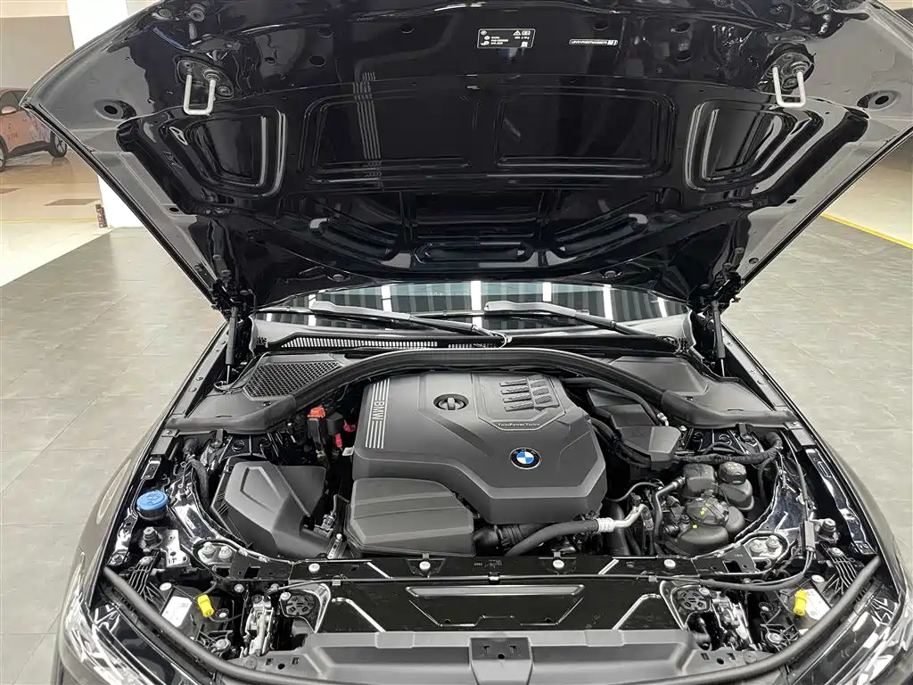 BMW 3 Series 2025 330Li M Sport Night Edition фото 15