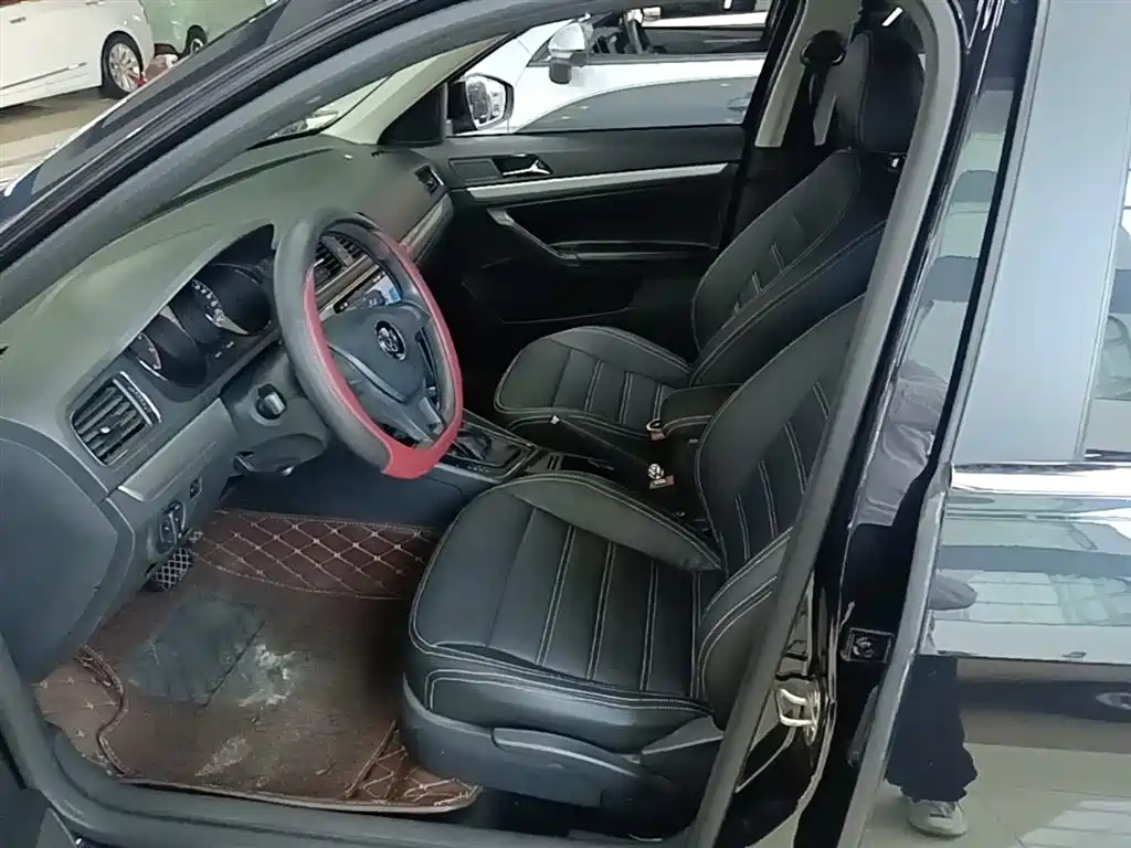 Volkswagen Lavida 2017 1.6L Automatic Trend Edition фото 14