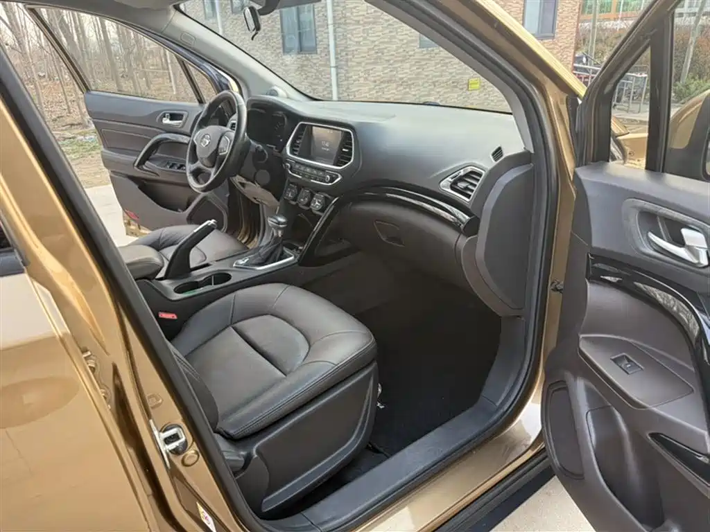 GAC Trumpchi Trumpchi GS4 2015 200T G-DCT Luxury Edition фото 20