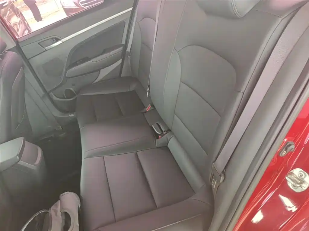 Hyundai Elantra 2016 Model 1.6L Automatic Smart Elite фото 17