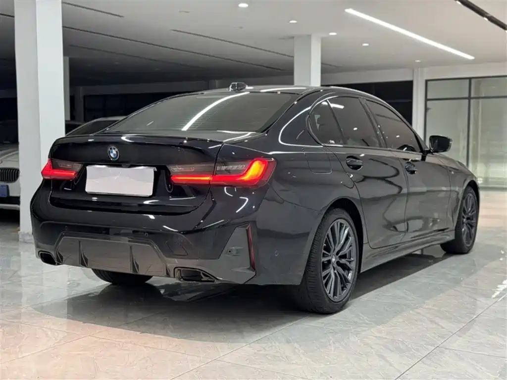BMW 3 Series 2023 325i M Sport Black Night Package фото 18
