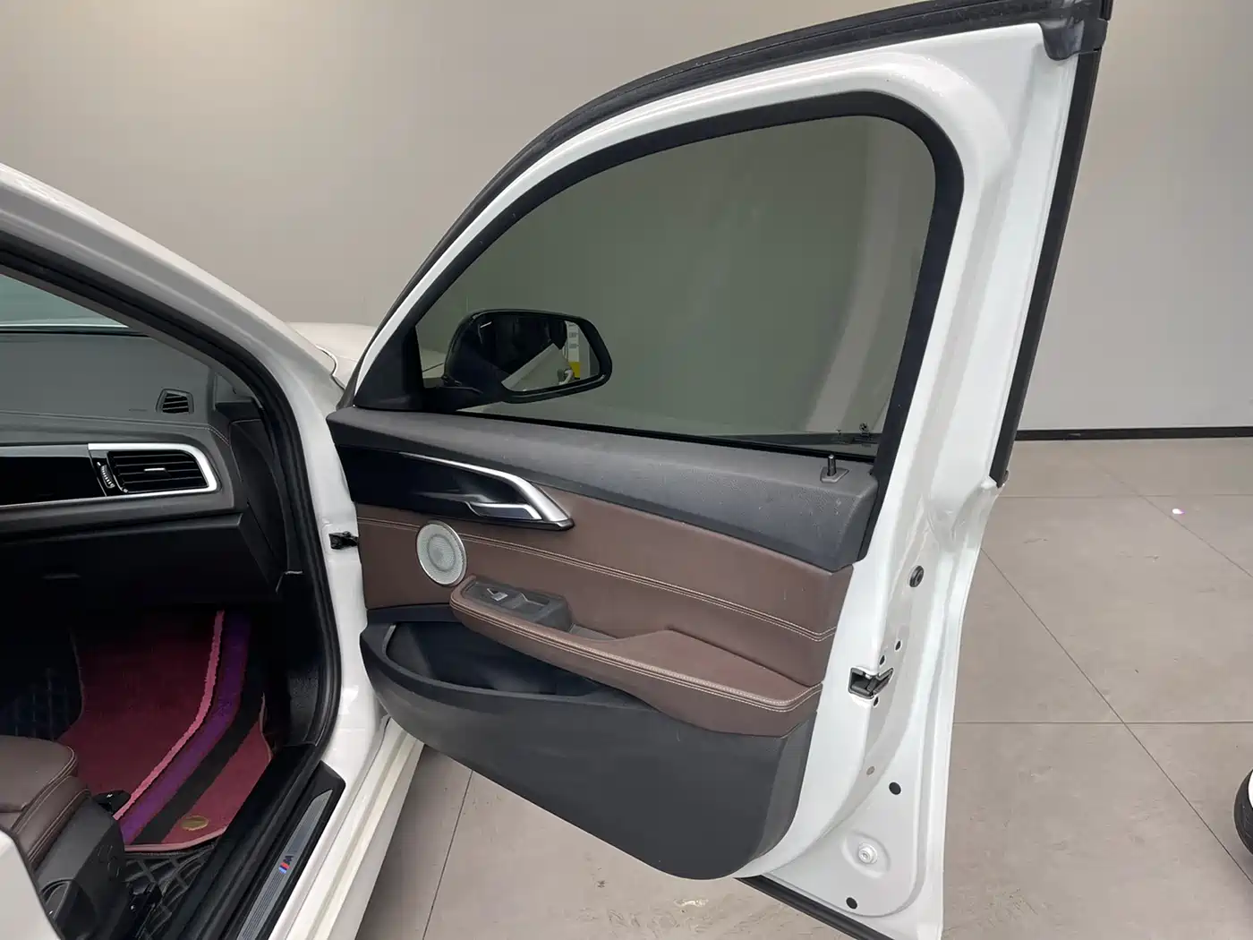 BMW 1 Series 2022 120i M Sport Shadow Edition фото 27