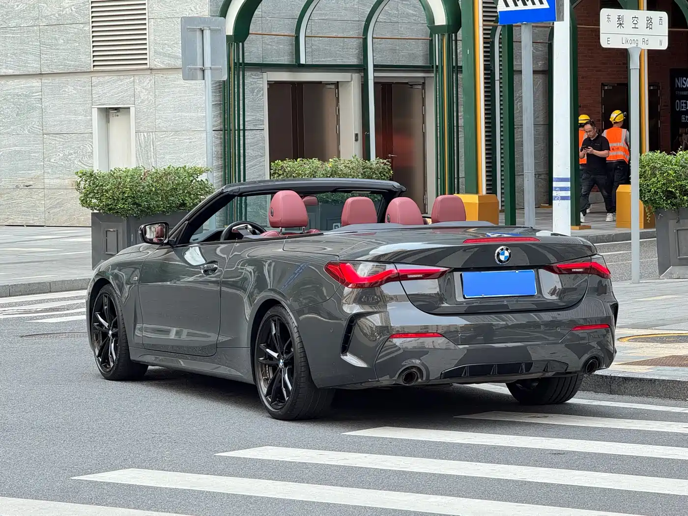 BMW 4 Series 2022 425i Convertible M Sport Shadow Night Package фото 5
