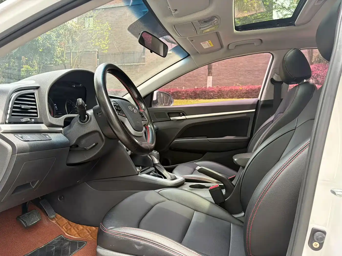 Hyundai Elantra 2016 Model 1.6L Automatic Smart Elite фото 5