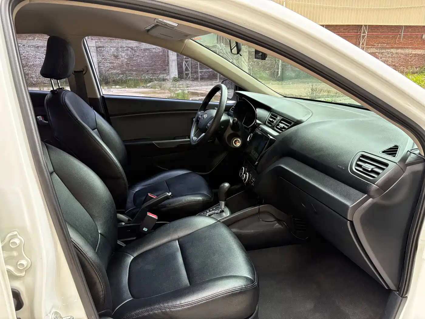 Kia K2 2012 Sedan 1.4L AT GLS Commemorative Edition фото 13