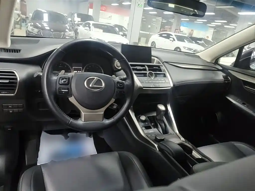 Lexus NX 2015 200t AWD F Sport фото 10