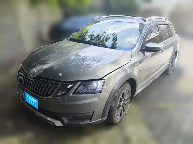 Škoda Octavia 2018 Model Wagon TSI230 DSG Luxury Edition — фото 1