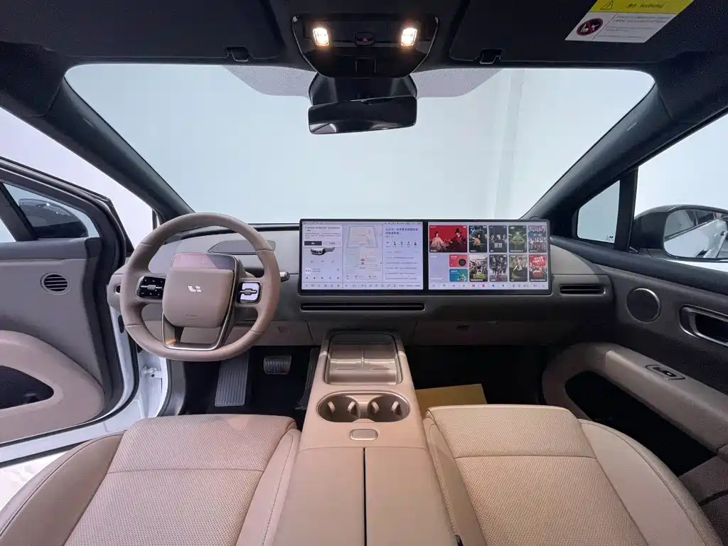 Фото 9 - Li Auto i6