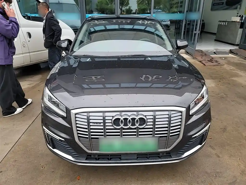 AUDI Q2L E-TRON