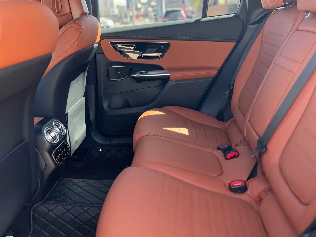 Mercedes-Benz GLC 2024 GLC 260 L 4MATIC Luxury 5-seater фото 12