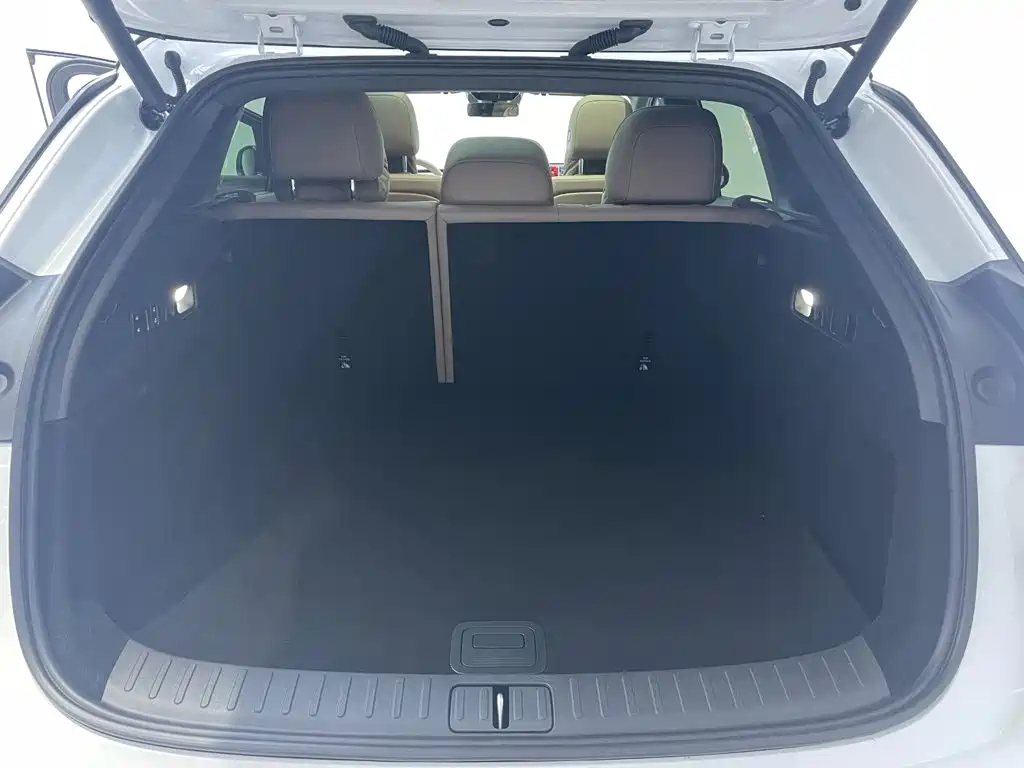 Фото 8 - Li Auto i6