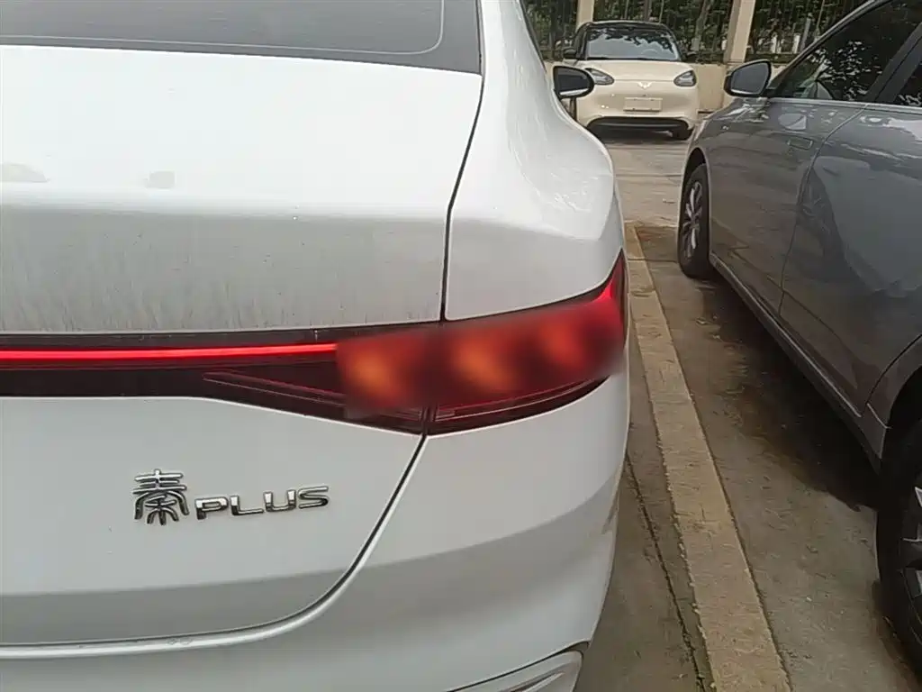 BYD Qin PLUS 2023 Champion Edition DM-i 55KM Surpassing фото 8