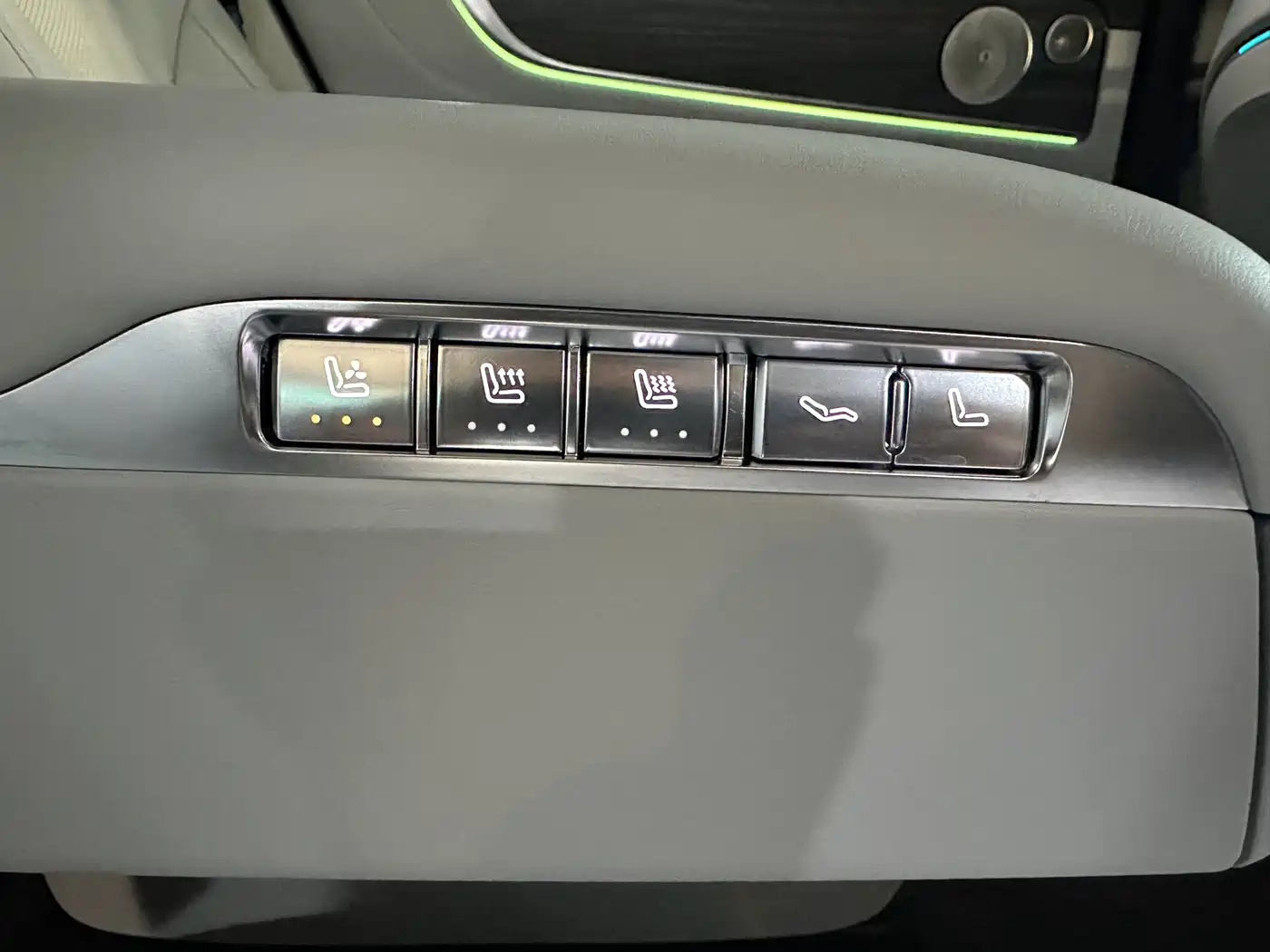 AITO Wenjie AITO M9 2024 Extended Range Ultra 42kWh 6-Seater фото 20