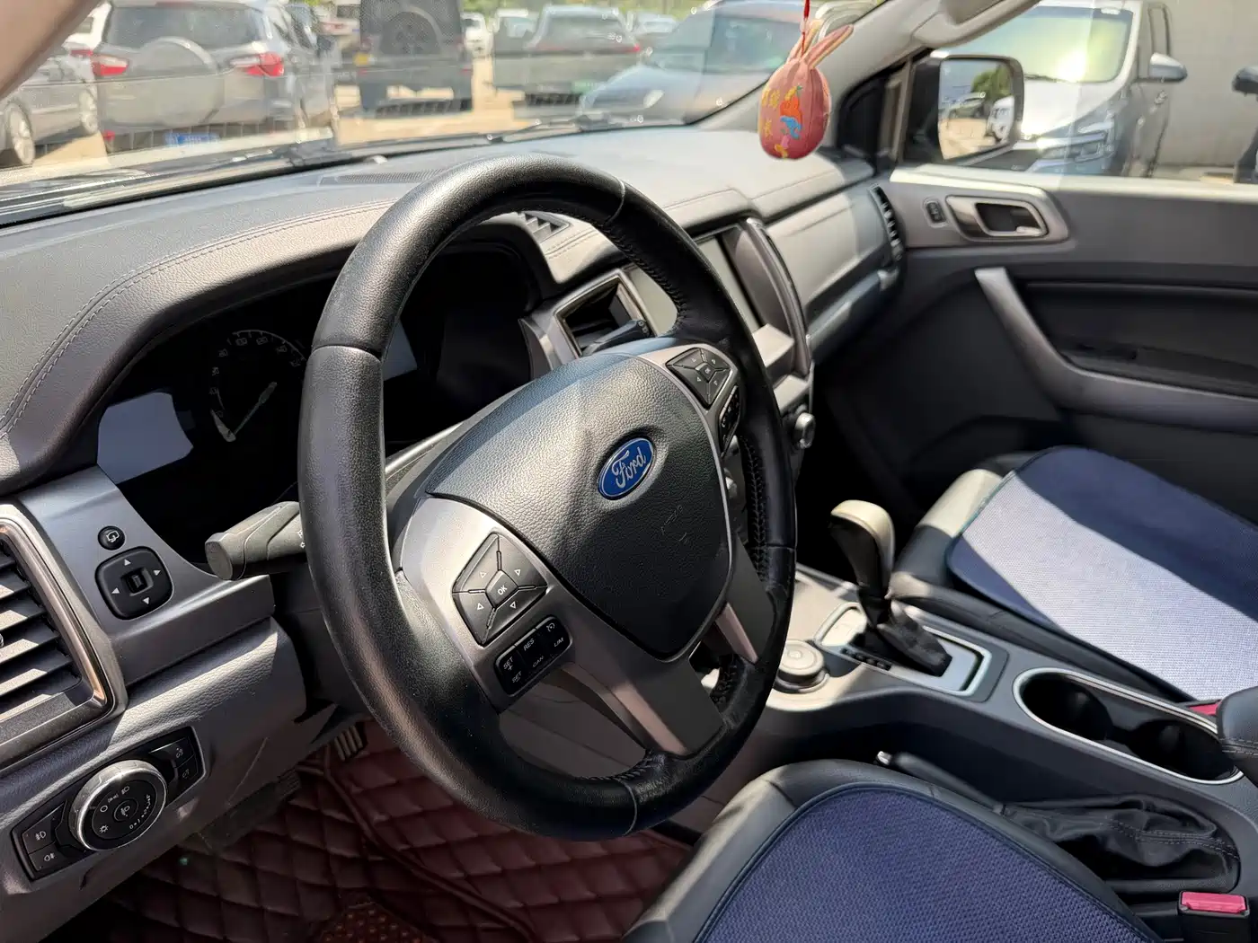 Фото 8 - Ford Everest