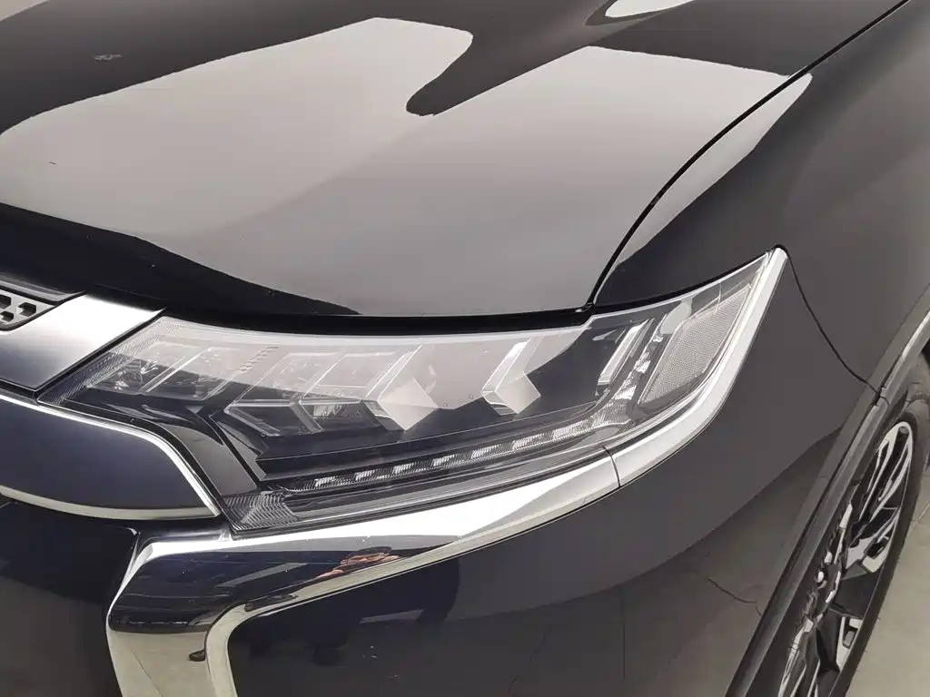 Фото 7 - Mitsubishi Outlander