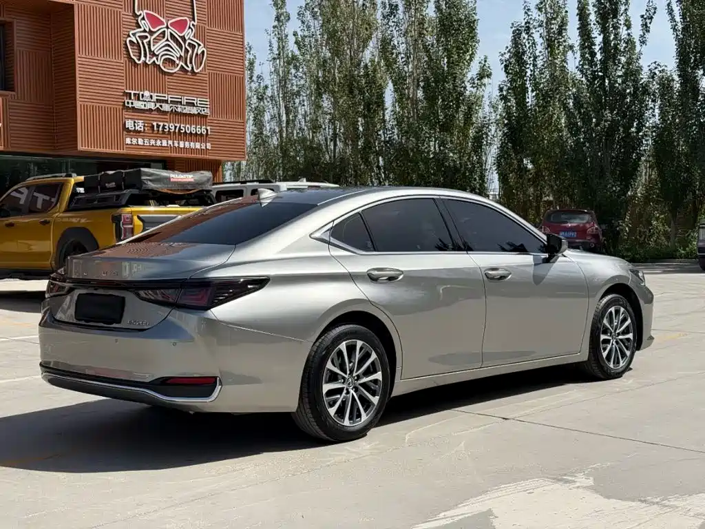 Lexus ES 2025 2025 200 Ultimate Edition