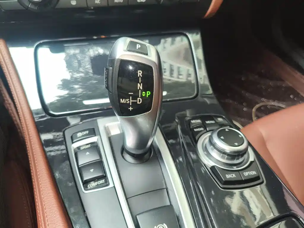 BMW 5 Series 2017 520Li Classic Edition фото 15