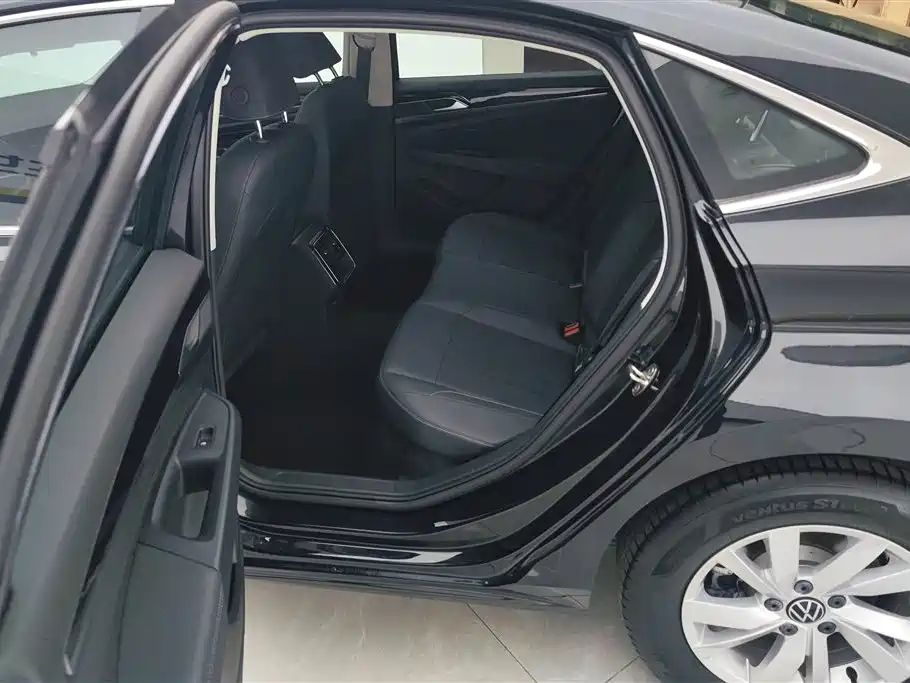 Volkswagen Passat 2024 280TSI Business Edition фото 11