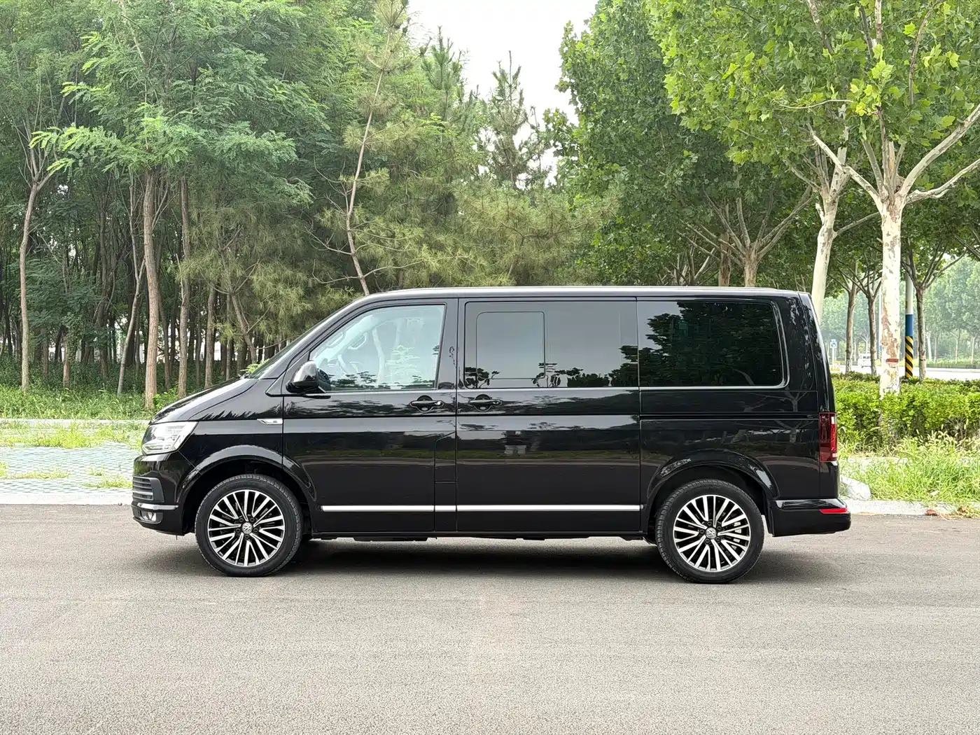 Volkswagen Multivan 2017 2018 2.0TSI 4WD Premium Edition 7-Seater