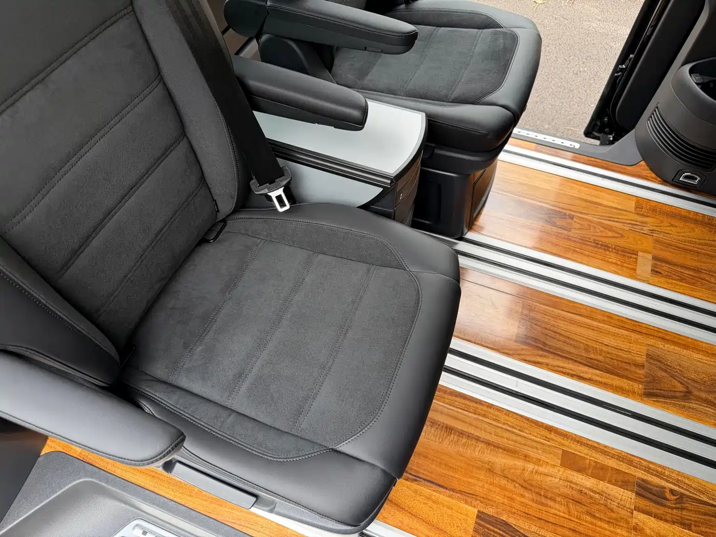 Volkswagen Multivan 2017 2018 2.0TSI 4WD Premium Edition 7-Seater