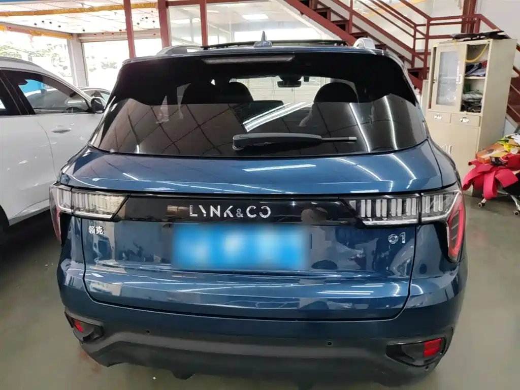 Lynk & Co 01 2017 2.0T 2WD Pro Shine Edition фото 6