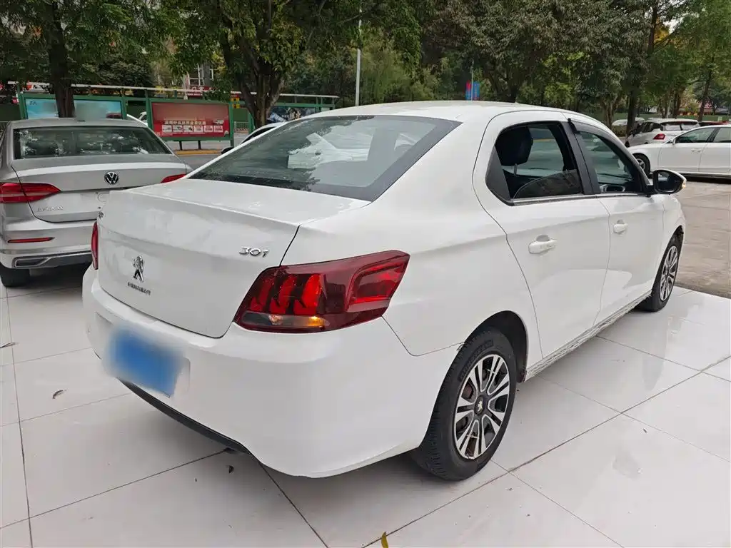 Peugeot 301 2018 1.6L Manual Comfort Edition фото 7