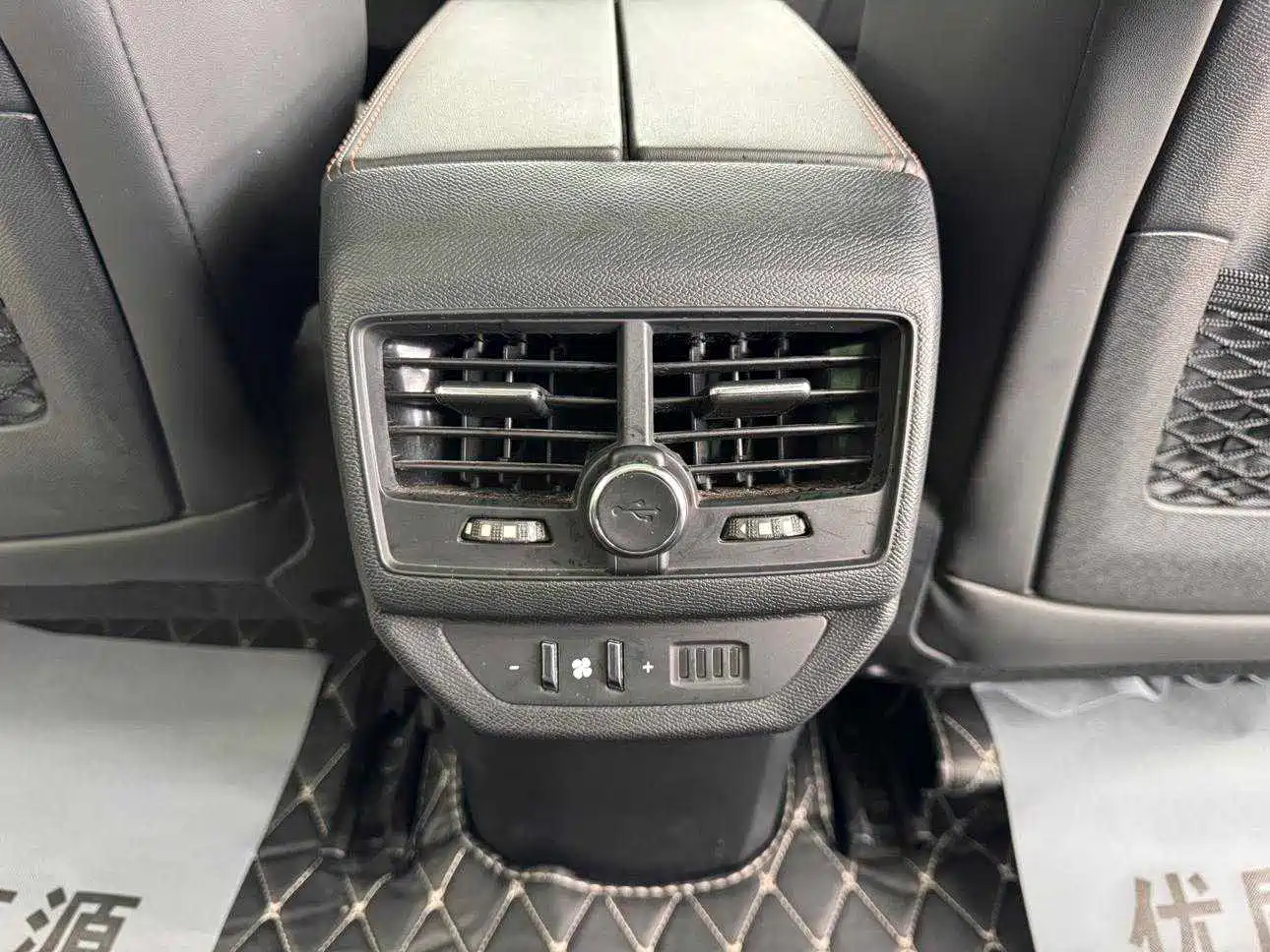 Photo 10 - Peugeot 5008