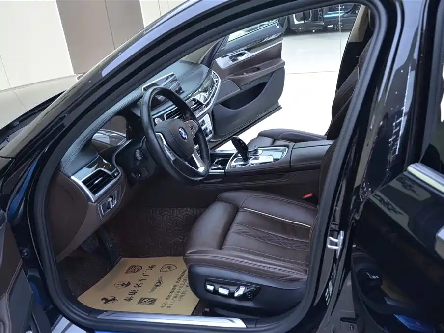 BMW 7 Series 2021 Model 730Li Luxury Package фото 4