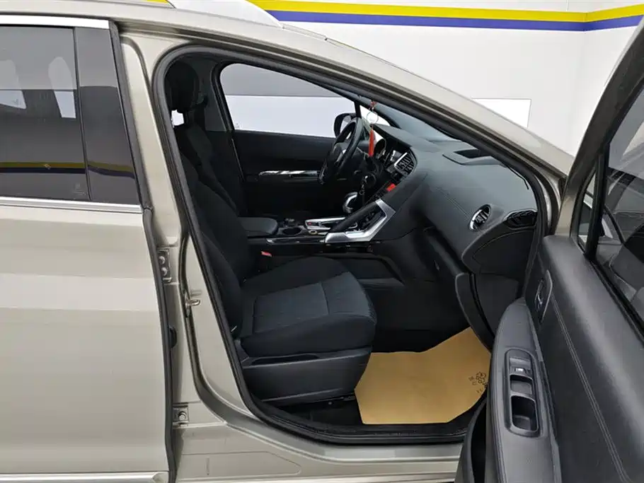 Peugeot 3008 2015 1.6THP Automatic Classic Edition фото 8