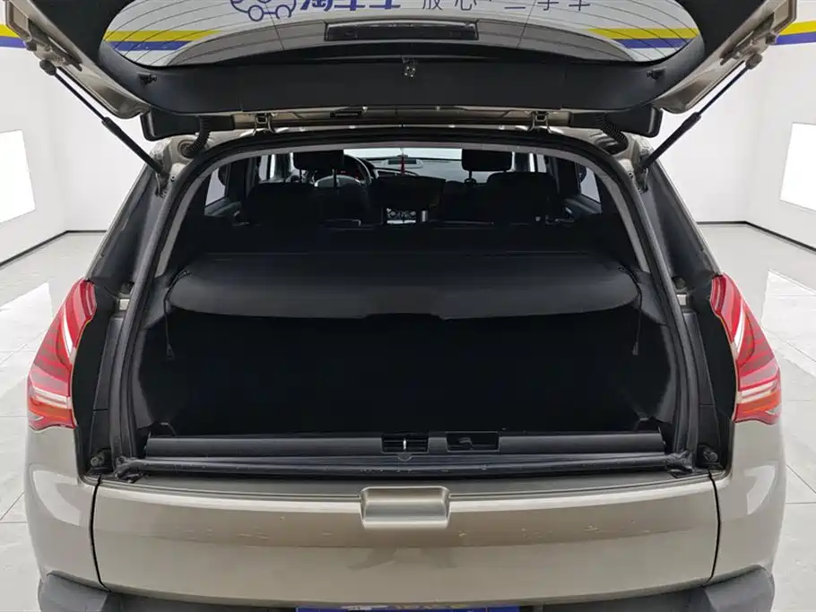 Peugeot 3008 2015 1.6THP Automatic Classic Edition фото 4
