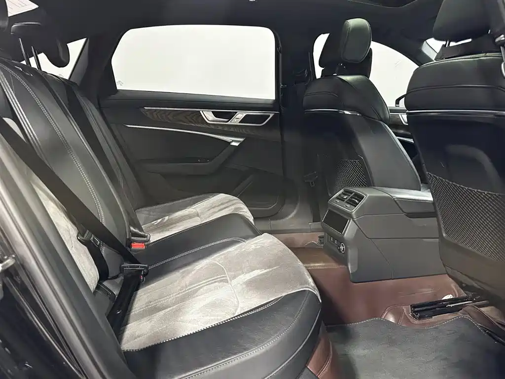 Фото 6 - Audi A6L