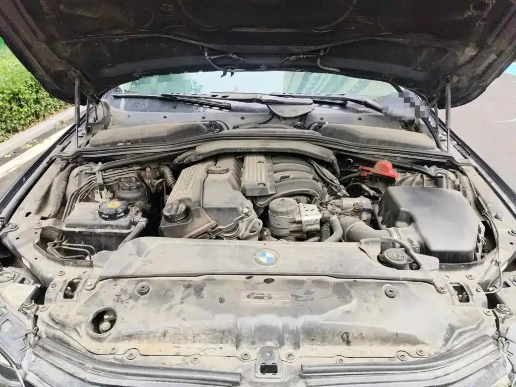 Photo 3 - BMW 5 Series