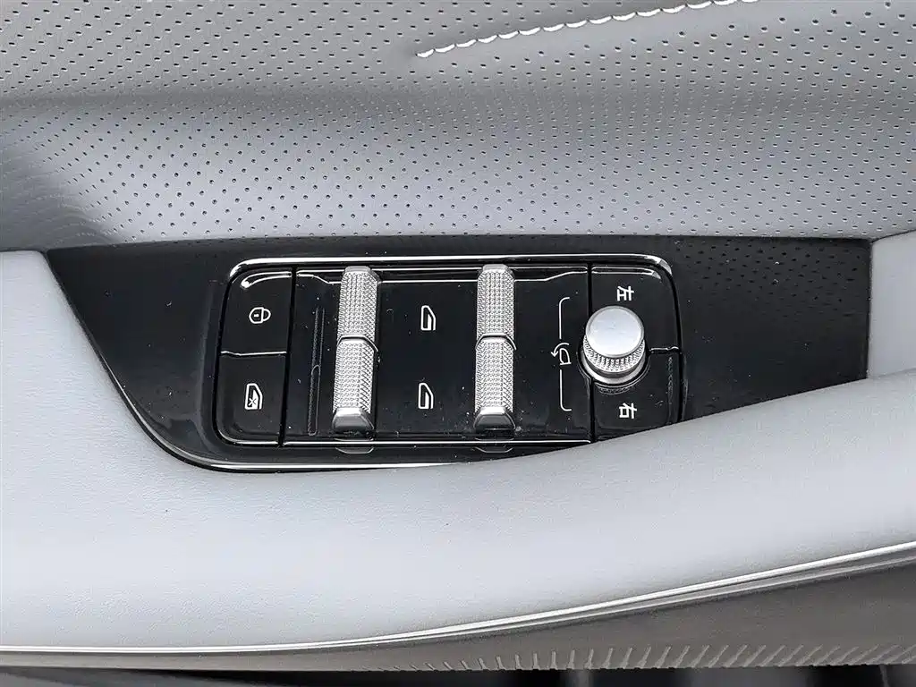 GEELY GALAXY GALAXY E8