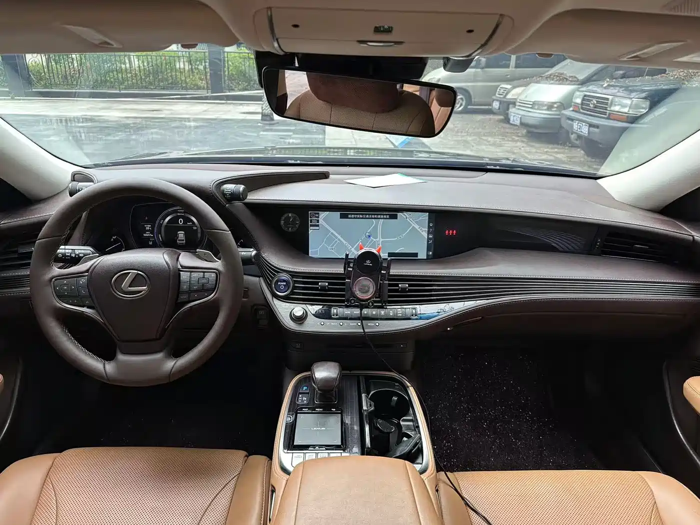 Фото 6 - Lexus LS