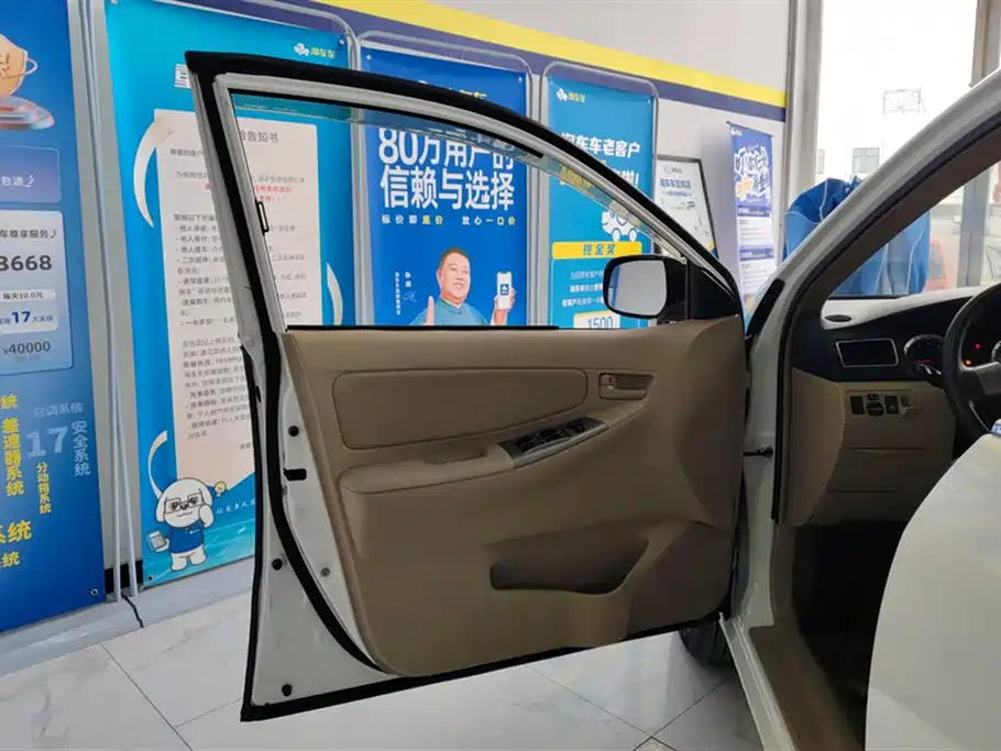 Toyota Corolla 2013 1.6L Manual Luxury Edition фото 7