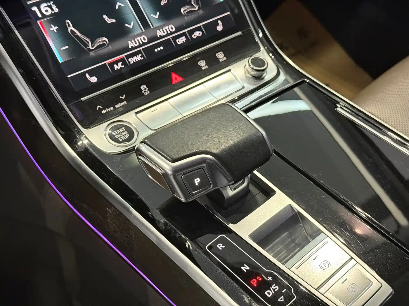 Audi A8 2021 A8L 50 TFSI quattro Comfort фото 9