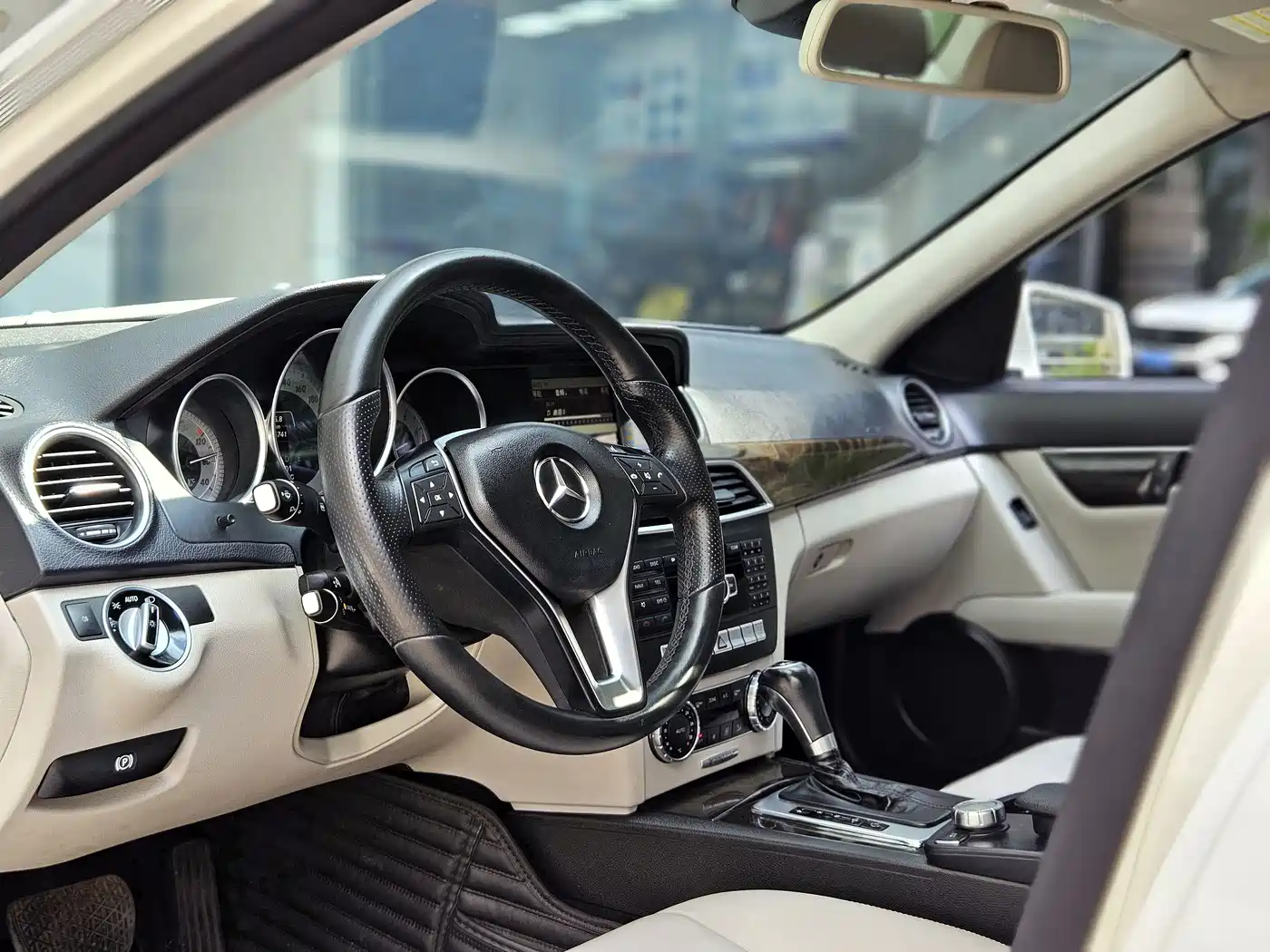 Mercedes-Benz C-Class 2013 C 260 CGI Fashion Edition фото 11