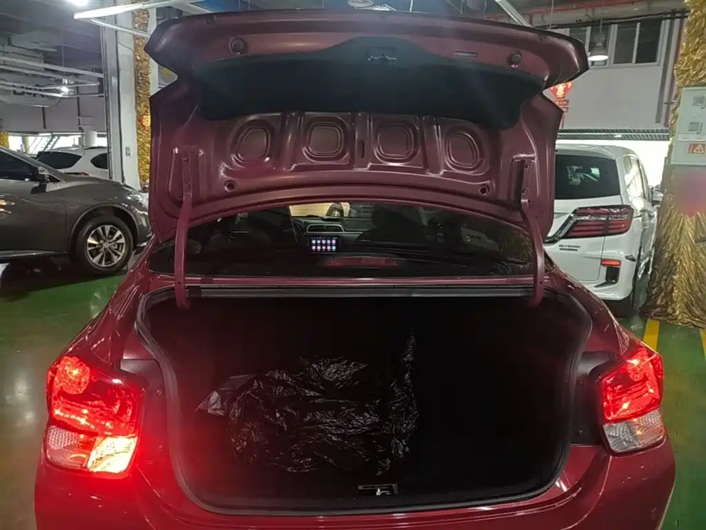 Hyundai Verna 2020 1.4L Manual GL Renewal Edition фото 19