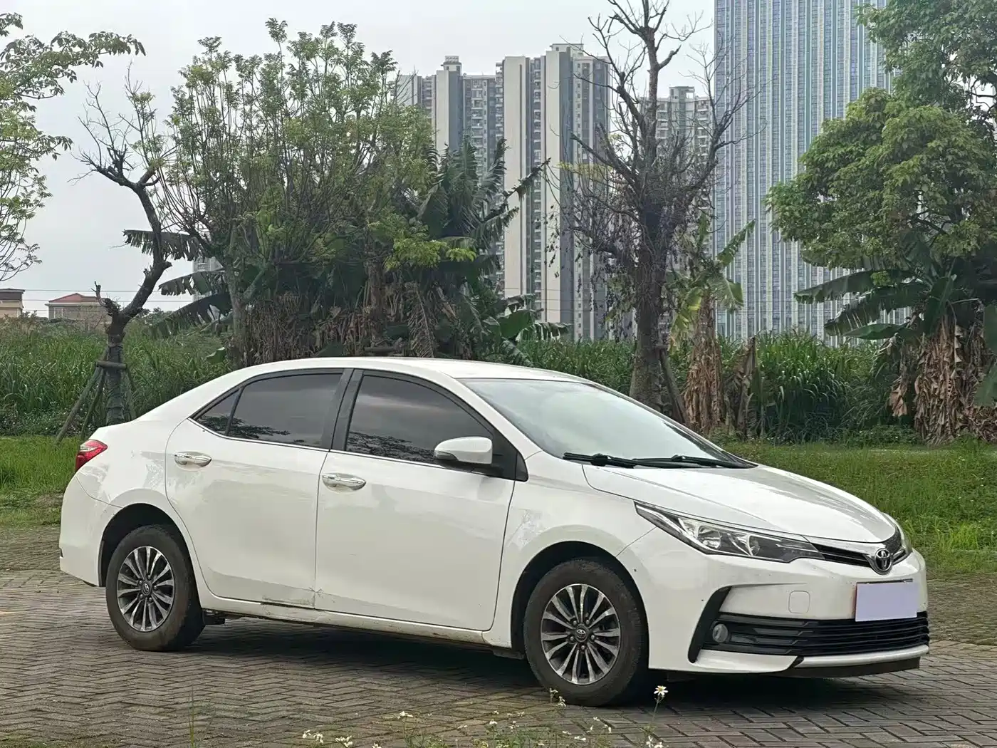 Toyota Corolla 2017 Facelift 1.2T S-CVT GL фото 3