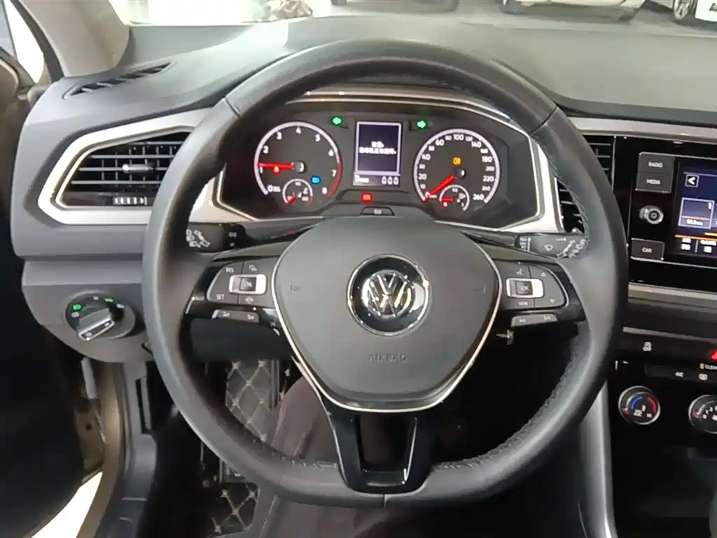 Volkswagen T-ROC 2020 230TSI DSG 2WD Progressive фото 11